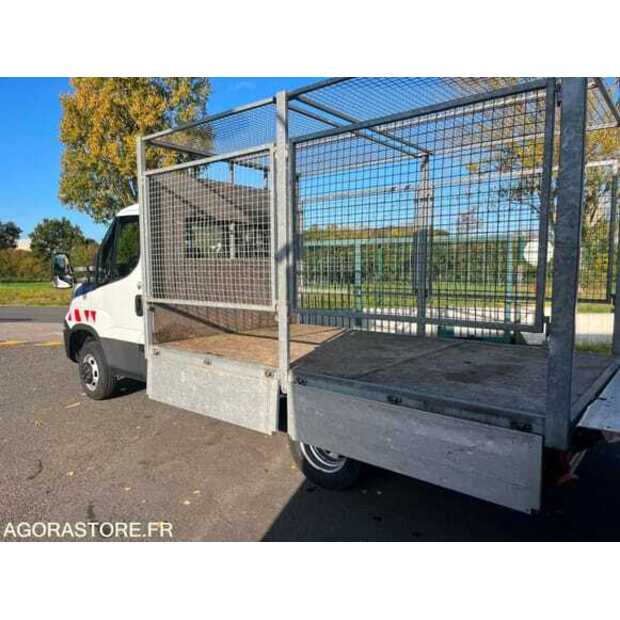 2018 Iveco 35C14G-48582619