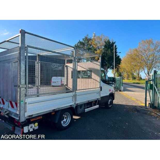 2018 Iveco 35C14G-48582620