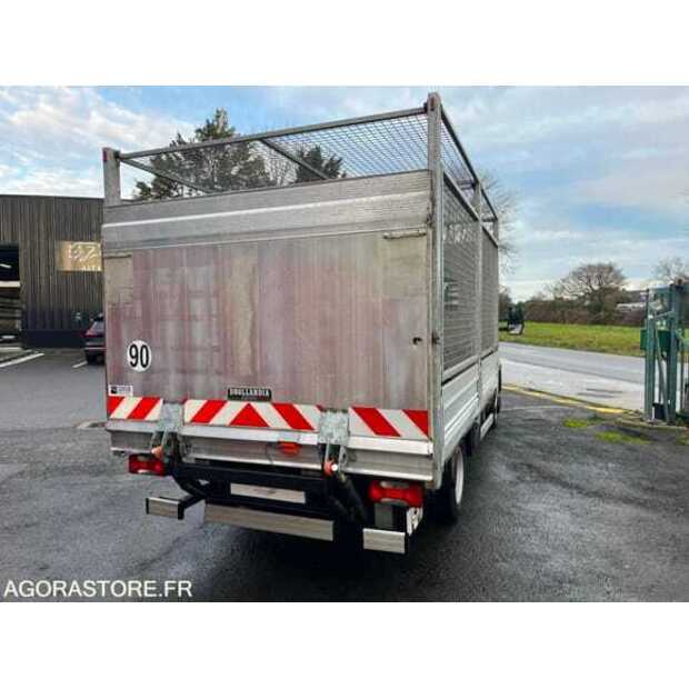 2018 Iveco 35C14G-48582625