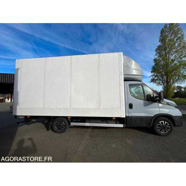 2019 Iveco 35S14N-48582841