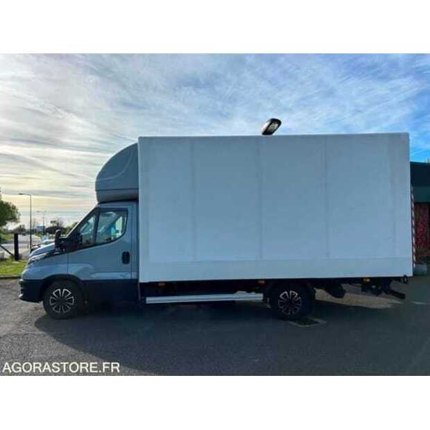 2019 Iveco 35S14N-48582852