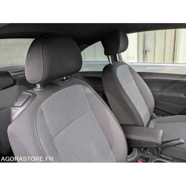 2015 Volkswagen New Beetle-48583004