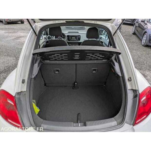 2015 Volkswagen New Beetle-48583006