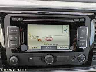 2015-volkswagen-new-beetle-1474814-48583007