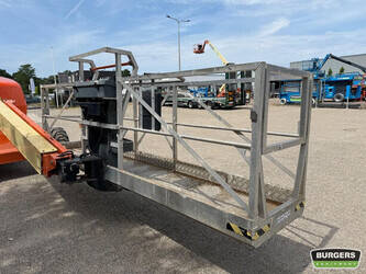 2016-jlg-400s-48587208