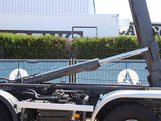 2011-volvo-fmx500-1472852-48590414