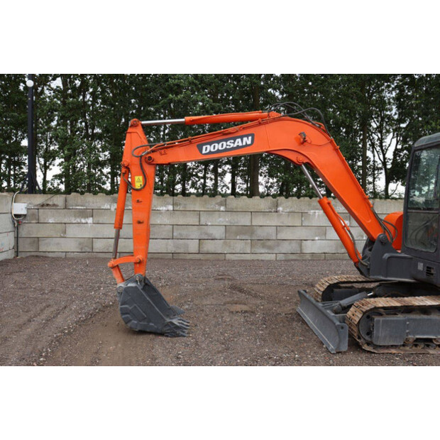 2010 Doosan DH55-V-48590775