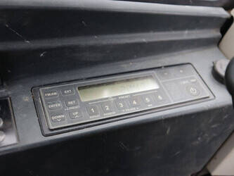 2017-kobelco-sk180lc-10-48591075