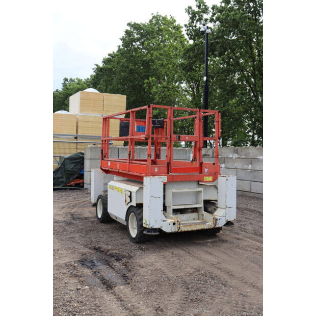 2011 Genie GS-2668-48592496