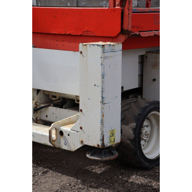 2011 Genie GS-2668-48592502