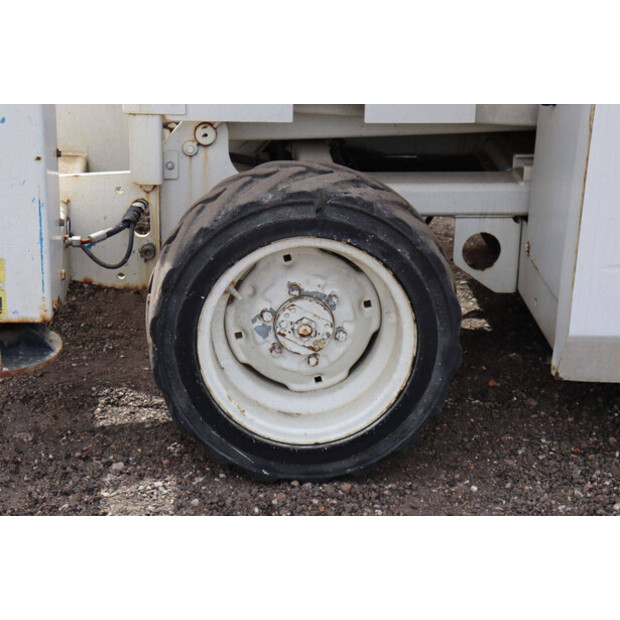 2011 Genie GS-2668-48592503