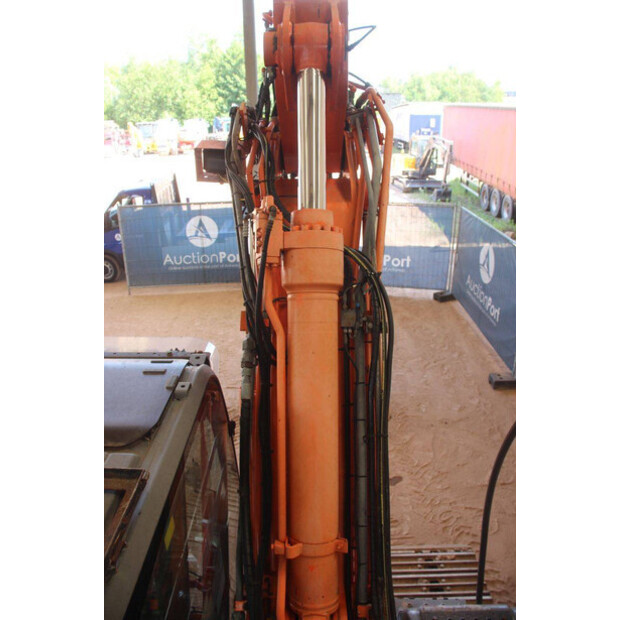 2009 هيتاشى ZX160LC-3-48592755