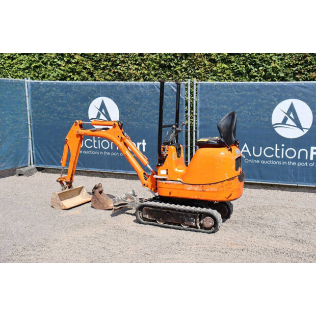 2011 JCB 8008-48594753