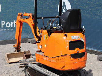 2011-jcb-8008-1475148-48594754