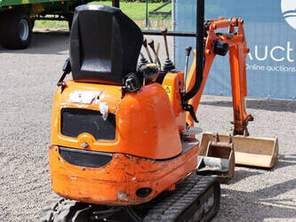 2011-jcb-8008-1475148-48594756