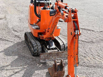 2011-jcb-8008-1475148-48594757