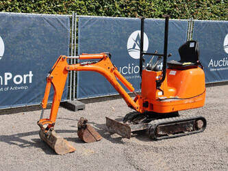 2011-jcb-8008-1475148-48594759