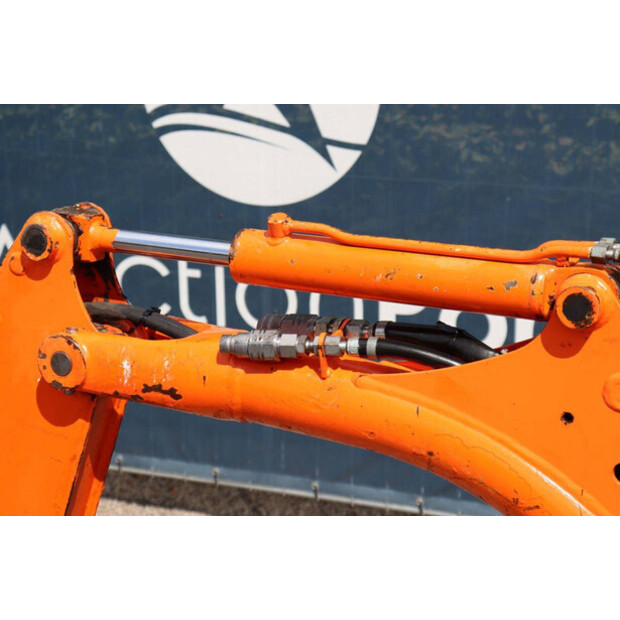 2011 JCB 8008-48594765