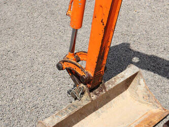 2011-jcb-8008-1475148-48594768