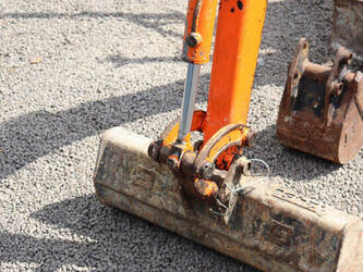 2011-jcb-8008-1475148-48594771