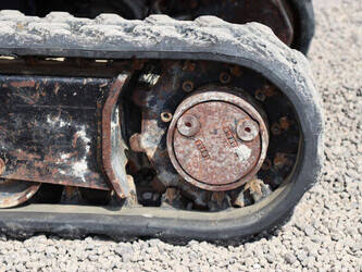 2011-jcb-8008-1475148-48594775