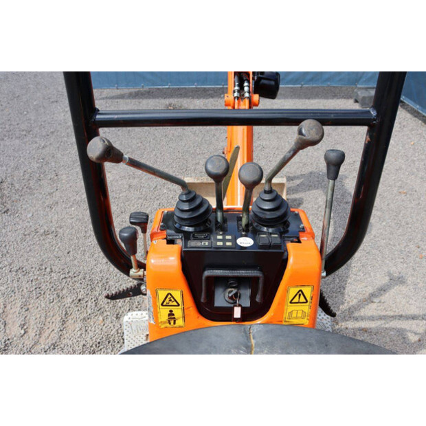 2011 JCB 8008-48594778