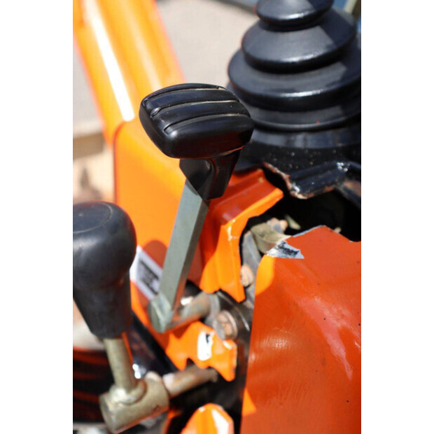 2011 JCB 8008-48594789