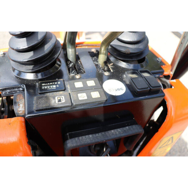 2011 JCB 8008-48594792