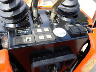 2011-jcb-8008-1475148-48594792