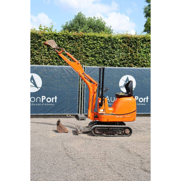 2011 JCB 8008-48594796