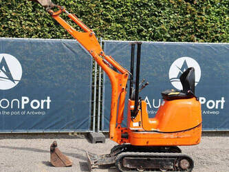 2011-jcb-8008-1475148-48594796