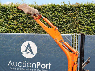 2011-jcb-8008-1475148-48594799