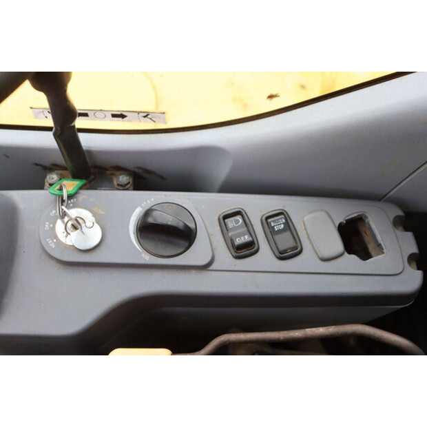 2005 كوماتسو PC78MR-6-48596047