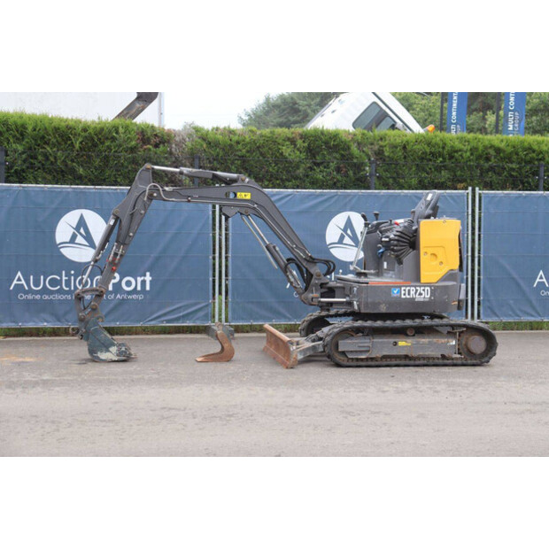 2022 Volvo ECR25D-48596288