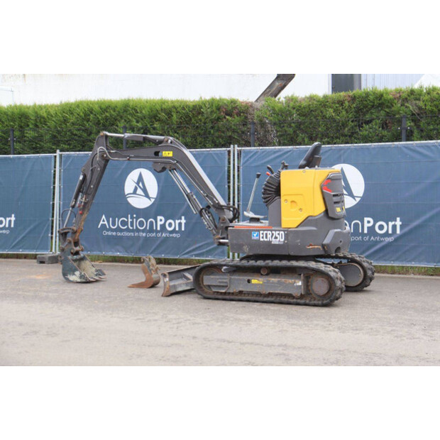 2022 Volvo ECR25D-48596290