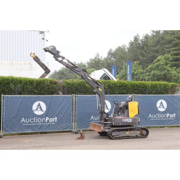 2022 Volvo ECR25D-48596323