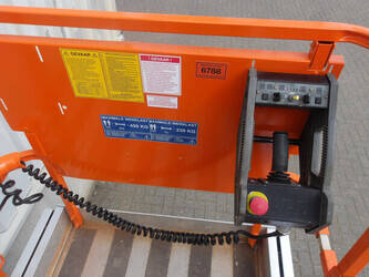 2011-jlg-2646es-1475221-48597109