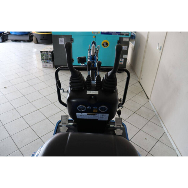 2025 Rippa R06-48599048