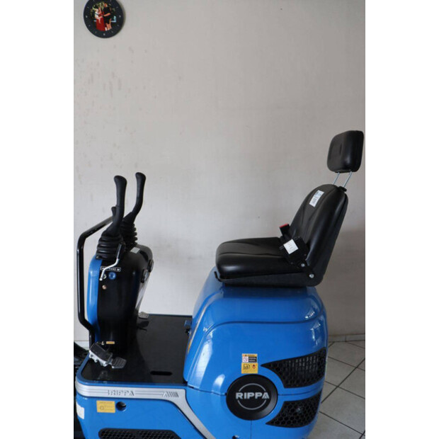 2025 Rippa R06-48599049