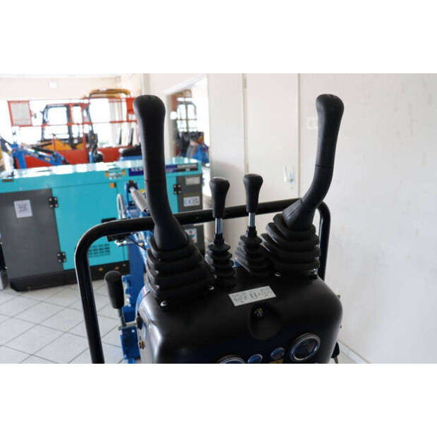 2025 Rippa R06-48599053