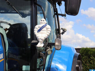 2017-new-holland-t7-245-1475328-48599914