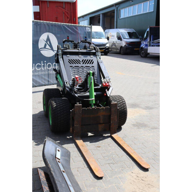 2025 DRO SK650W-48602917