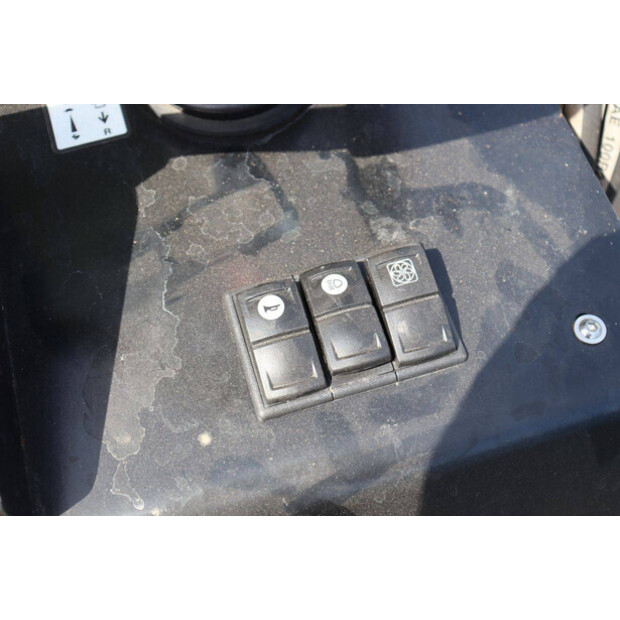 2025 DRO SK650W-48602932