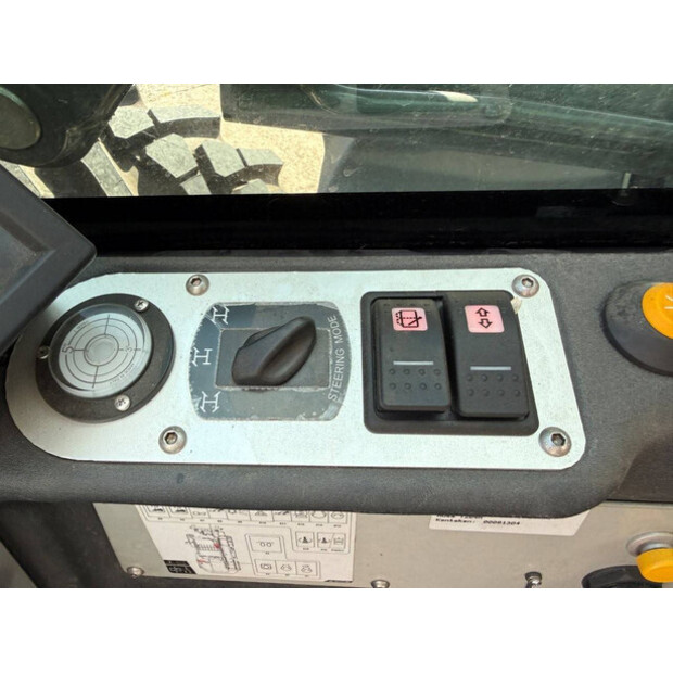2022 Ausa T204H-48603160
