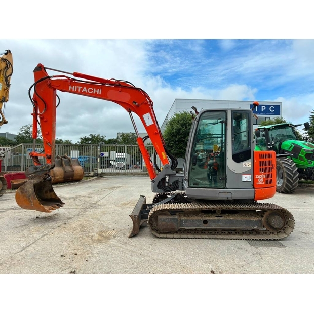 2009 Hitachi-48607758