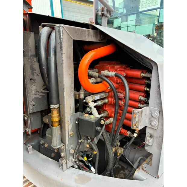 2009 Hitachi-48607769