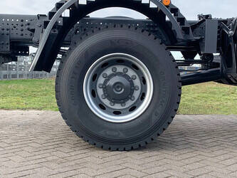 2021-mercedes-benz-zetros-2045-48619614
