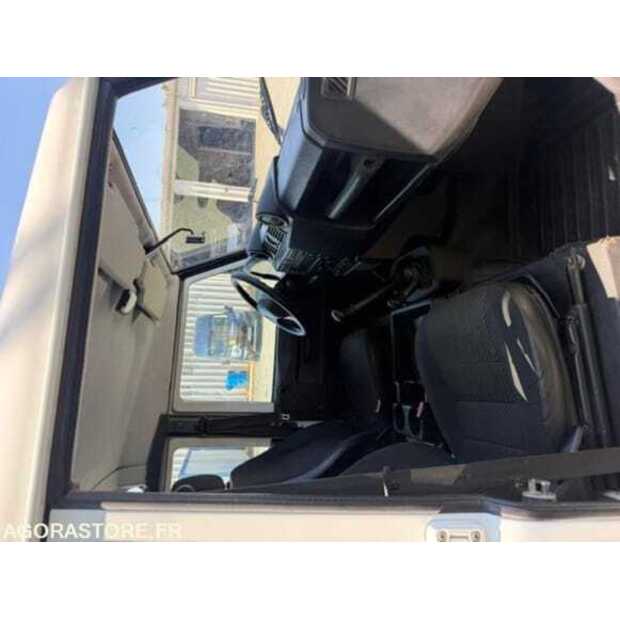 2014 Land Rover Defender-48620048