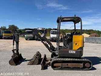 volvo-mini-excavator-48620231