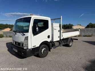 صورة ل 2017 نيسان NT400